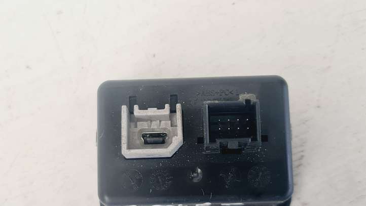 Peugeot Boxer (2015 - )  7356546330 Разъем USB
