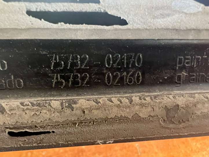 Toyota Corolla E120 E130 (2004 - 2007)  7573202170 Отделка (молдинг) передней двери