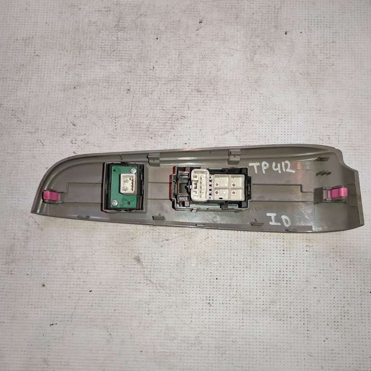 Toyota Camry (2011 - 2017)  7423106330 Отделка кнопок стеклоподъемника 