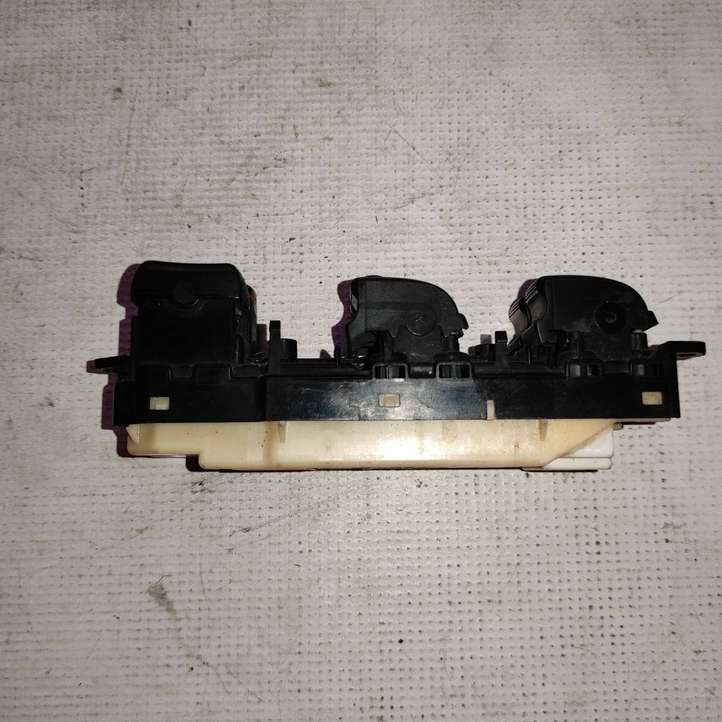 Toyota Highlander XU20 (2000 - 2007)  8404048050 Отделка кнопок стеклоподъемника 