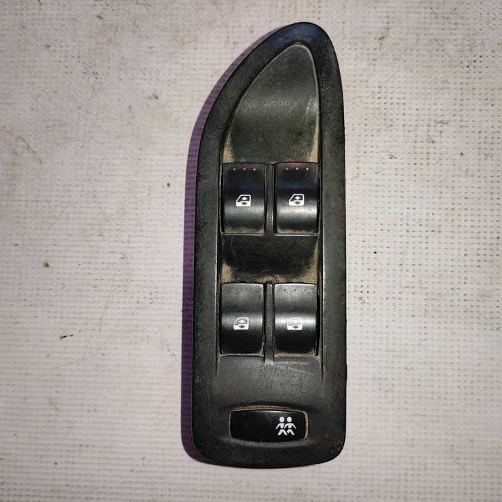 Renault Laguna (2001 - 2005)  8200002445 Кнопка стеклоподъемников