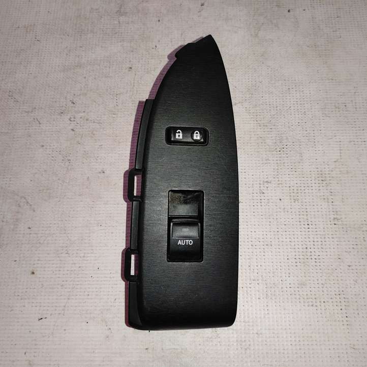 Toyota Prius (XW30) (2009 - 2015)  7423147120 Отделка кнопок стеклоподъемника 