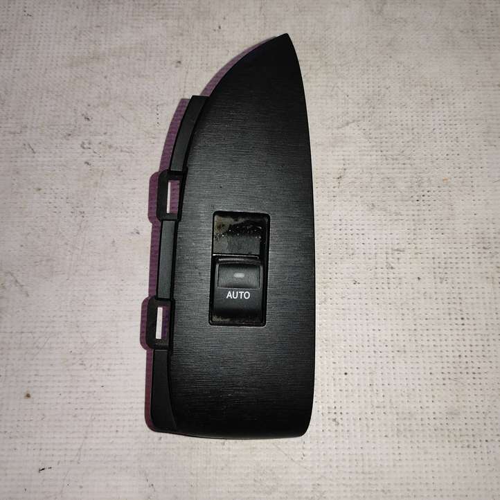 Toyota Prius (XW30) (2009 - 2015)  7427147060 Кнопка стеклоподъемников