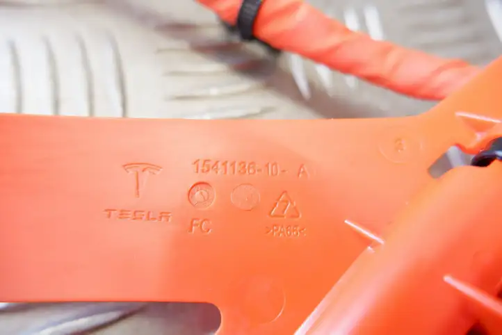 Tesla Model Y (2019 - 2024) 154113610A Прочая электропроводка — фото 5