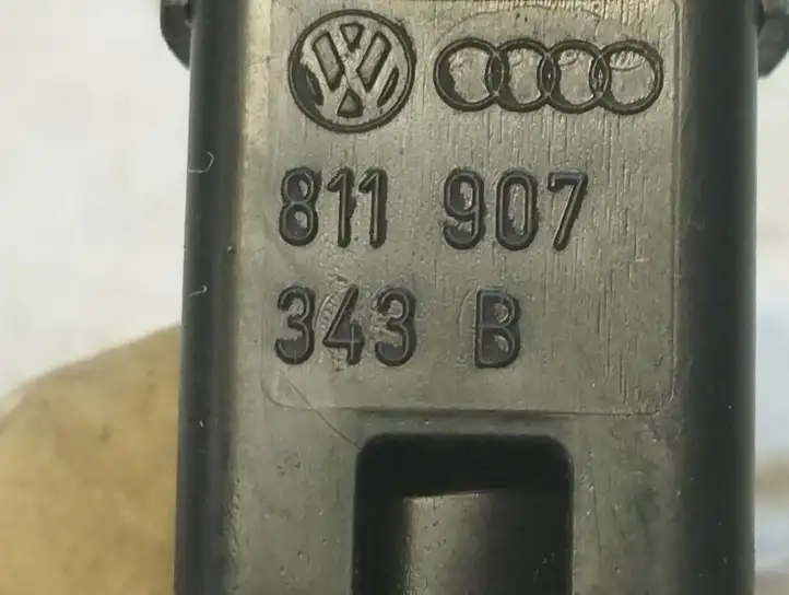 Audi A6 S6 C5 4B (1997 - 2001) 811907343B Датчик педали тормоза — фото 2