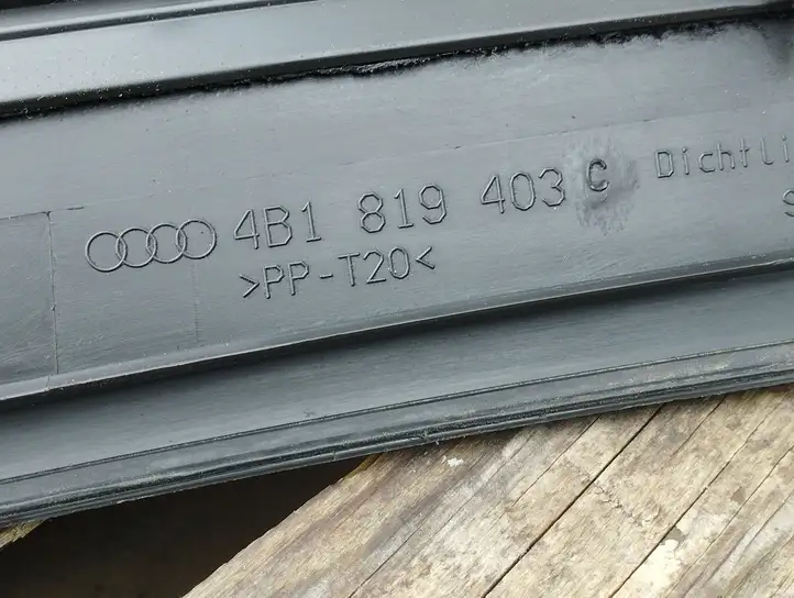 Audi A6 S6 C5 4B (1997 - 2001) 4B1819403C Жабо стеклоочистителей — фото 4
