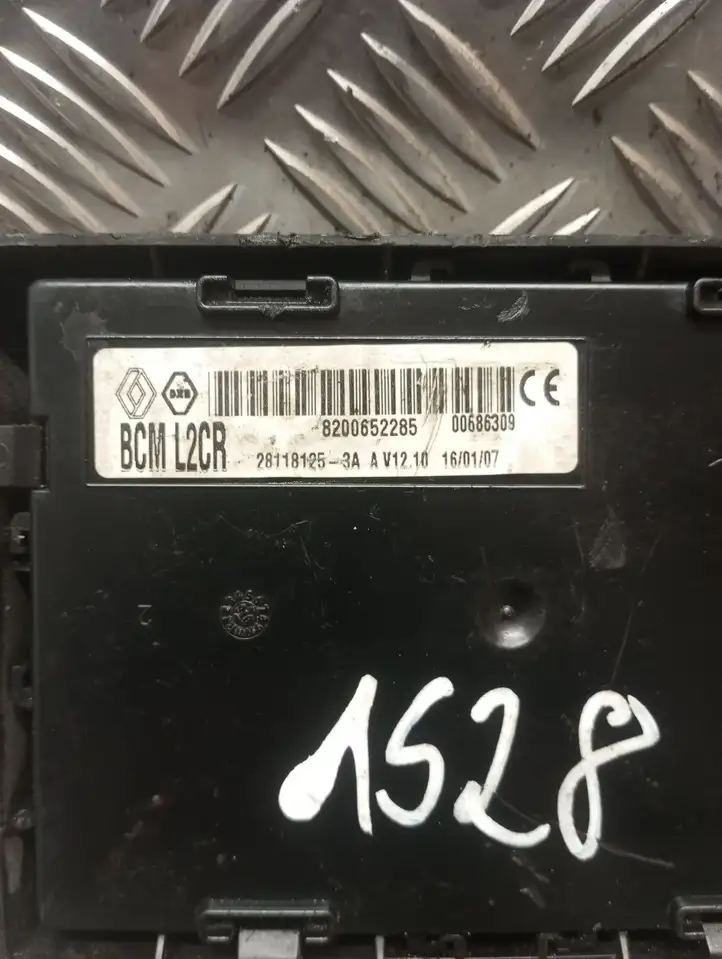 Renault Clio III (2005 - 2012) 8200652285 Модуль комфорта — фото 4