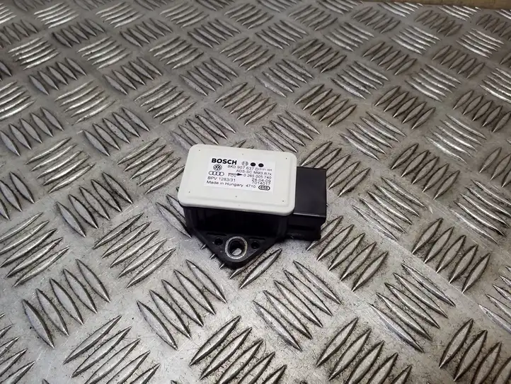 Audi Q5 (2008 - 2012)  8K0907637D Датчик ESP (системы стабильности) (датчик курсовой устойчивости))