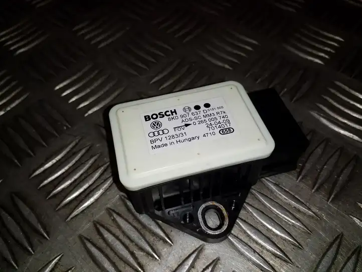 Audi Q5 (2008 - 2012)  8K0907637D Датчик ESP (системы стабильности) (датчик курсовой устойчивости))