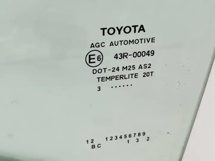 Toyota Auris E180 (2012 - 2018) 43R00049 Стекло передней двери — фото 2