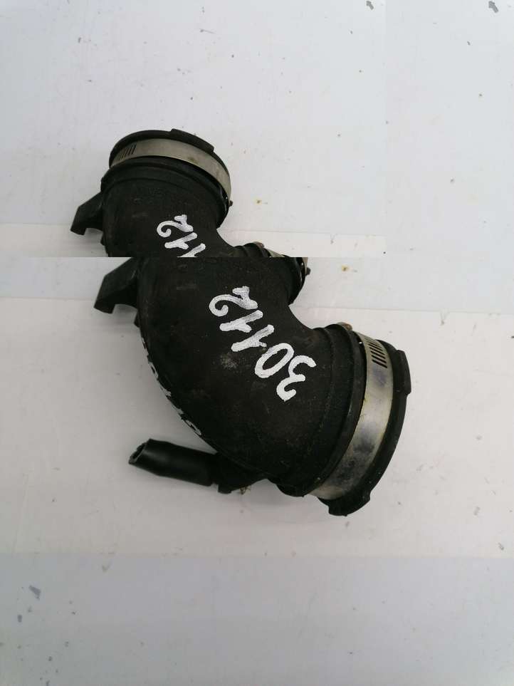 Mazda 3 (2006 - 2009)  0140811611 Деталь (детали) канала забора воздуха