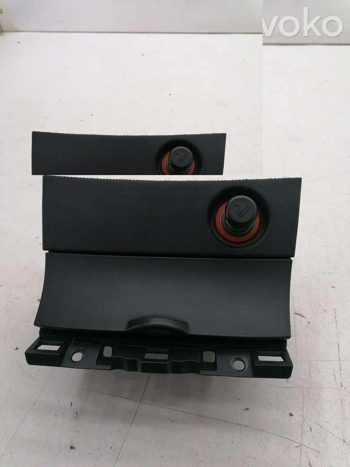 Mazda 3 (2006 - 2009)  BP4K55211 Пепельница