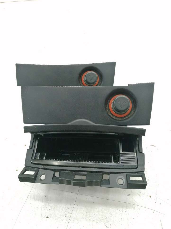 Mazda 3 (2006 - 2009)  BP4K55211 Пепельница
