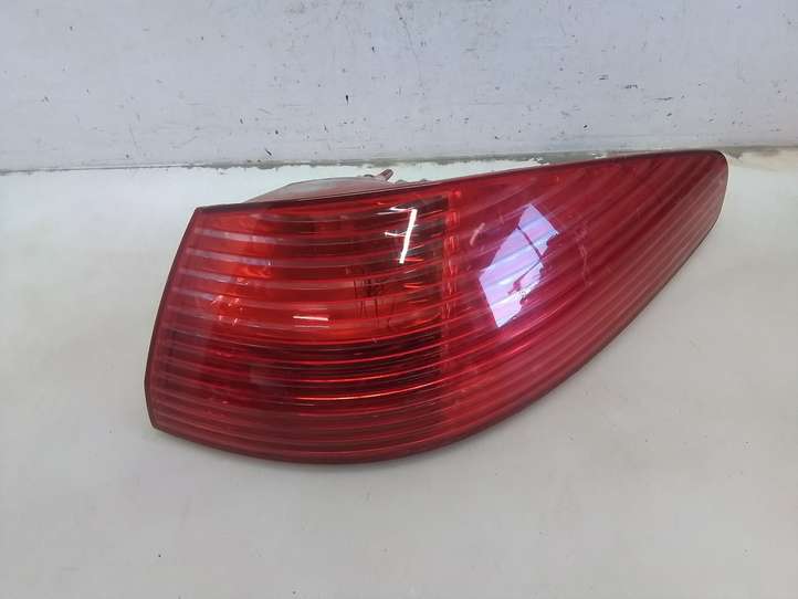 Peugeot 607 (2000 - 2004)  2543 Задний фонарь в кузове