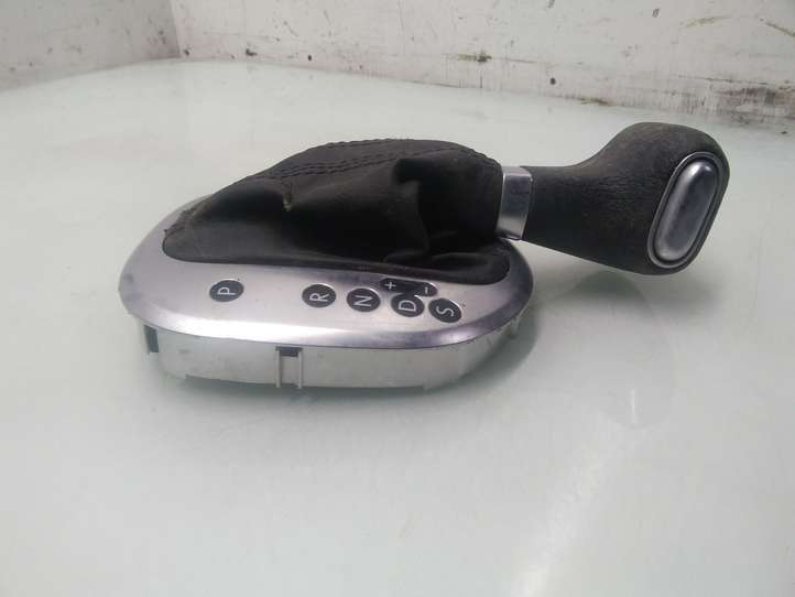 Volkswagen Touran I (2003 - 2010)  1T1713203H Отделка рычага переключения передач (кожа, головка)