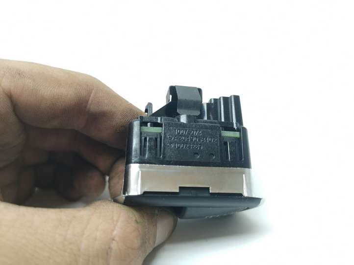 Mercedes-Benz B-class W246 (2011 - 2014)  A2049058102 Кнопка стеклоподъемников