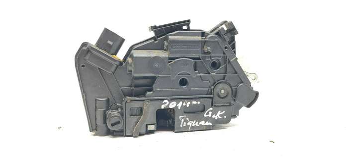 Volkswagen Tiguan (2007 - 2011)  5N0839015J Замок задней двери