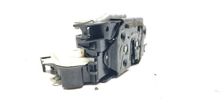 Volkswagen Tiguan (2007 - 2011)  5N0839015J Замок задней двери