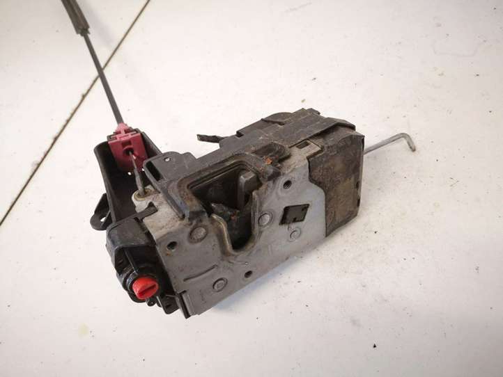 Opel Zafira (2003 - 2006)  13220372 Замок задней двери