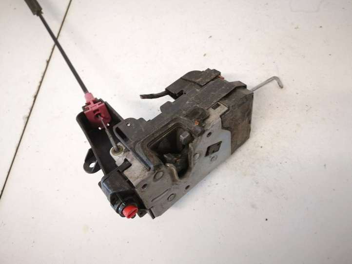 Opel Zafira (2003 - 2006)  13220372 Замок задней двери