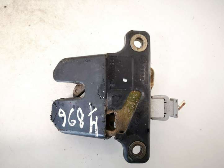 Audi A6 (1997 - 2001)  4b5827505b Замок задней крышки
