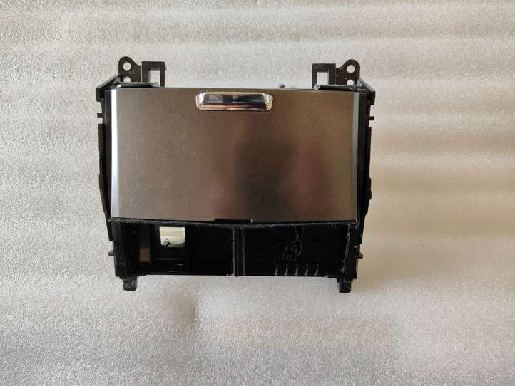 Lexus IS 220 (2005 - 2010)  1A421032G Пепельница