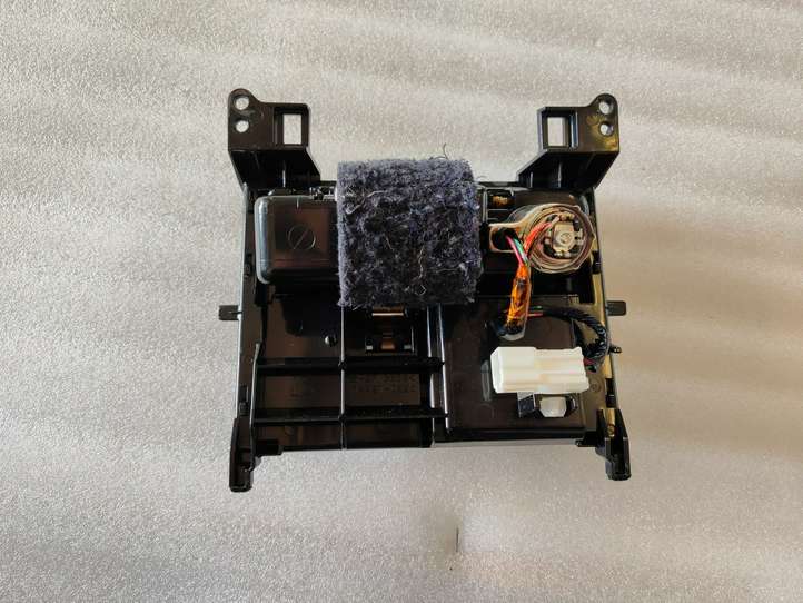 Lexus IS 220 (2005 - 2010)  1A421032G Пепельница