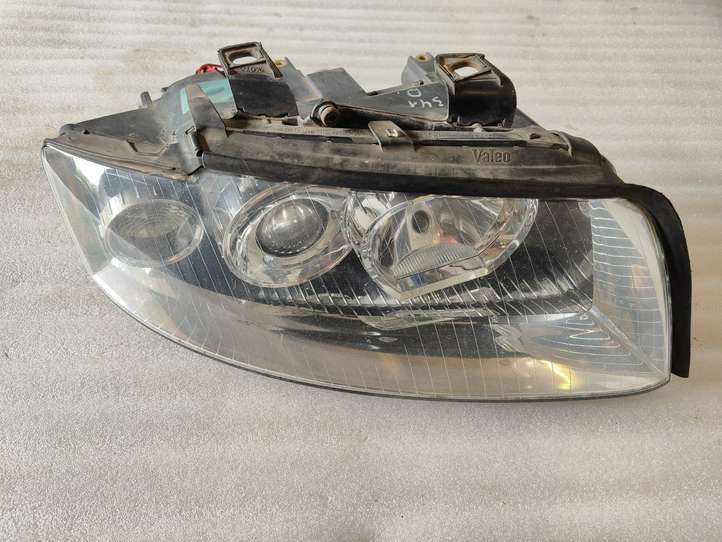 Audi A4 (2000 - 2006)   Передняя фара