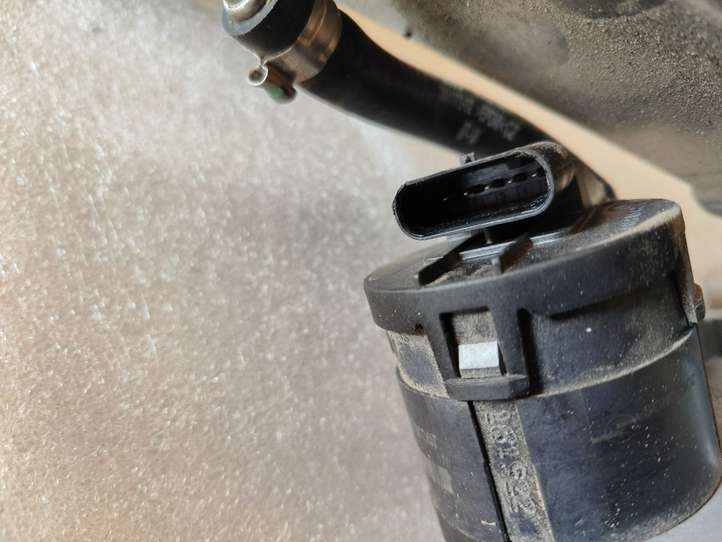 BMW 3 E90 E91 (2005 - 2012)  781016607 Охладитель EGR