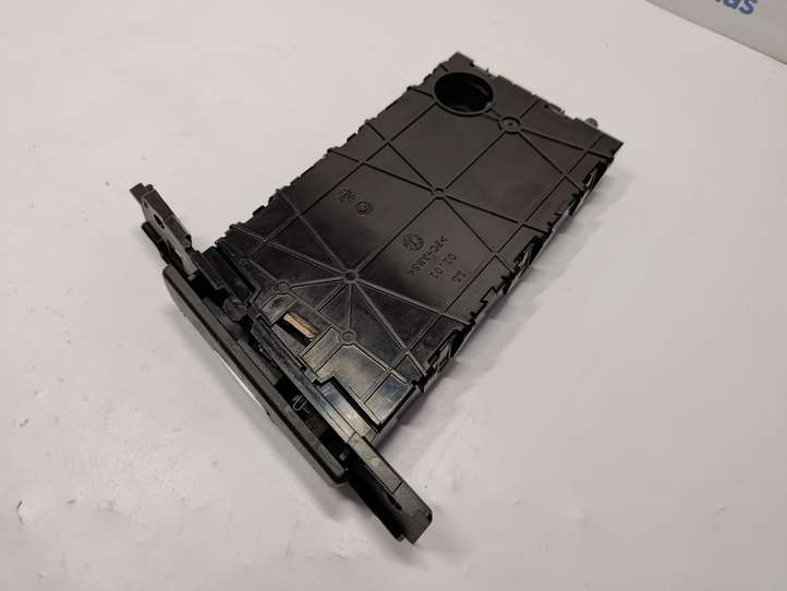 BMW M3 E92 (2007 - 2013)  51457127461 Передний держатель чашки
