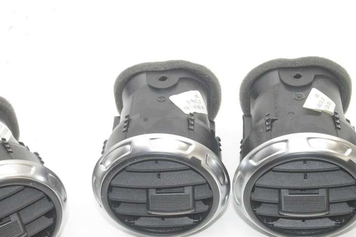Audi TT (2006 - 2010)   Воздушная решётка окна