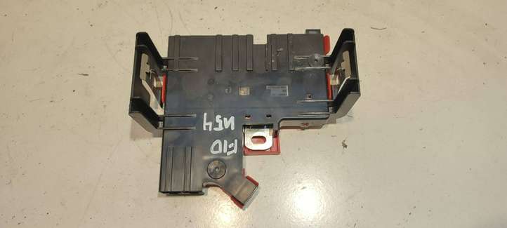 BMW 5 F10 F11 (2009 - 2016)  9177773 Узел подключения плюсовых проводов