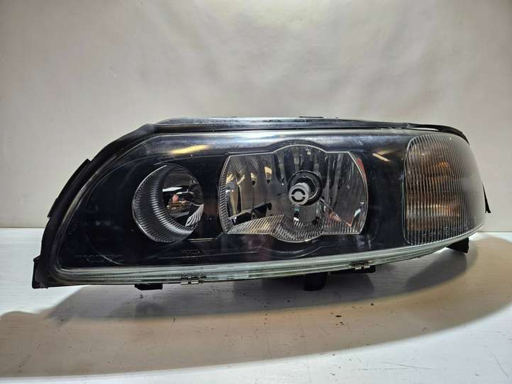 Volvo V70 (2000 - 2004)  8693656 Передняя фара