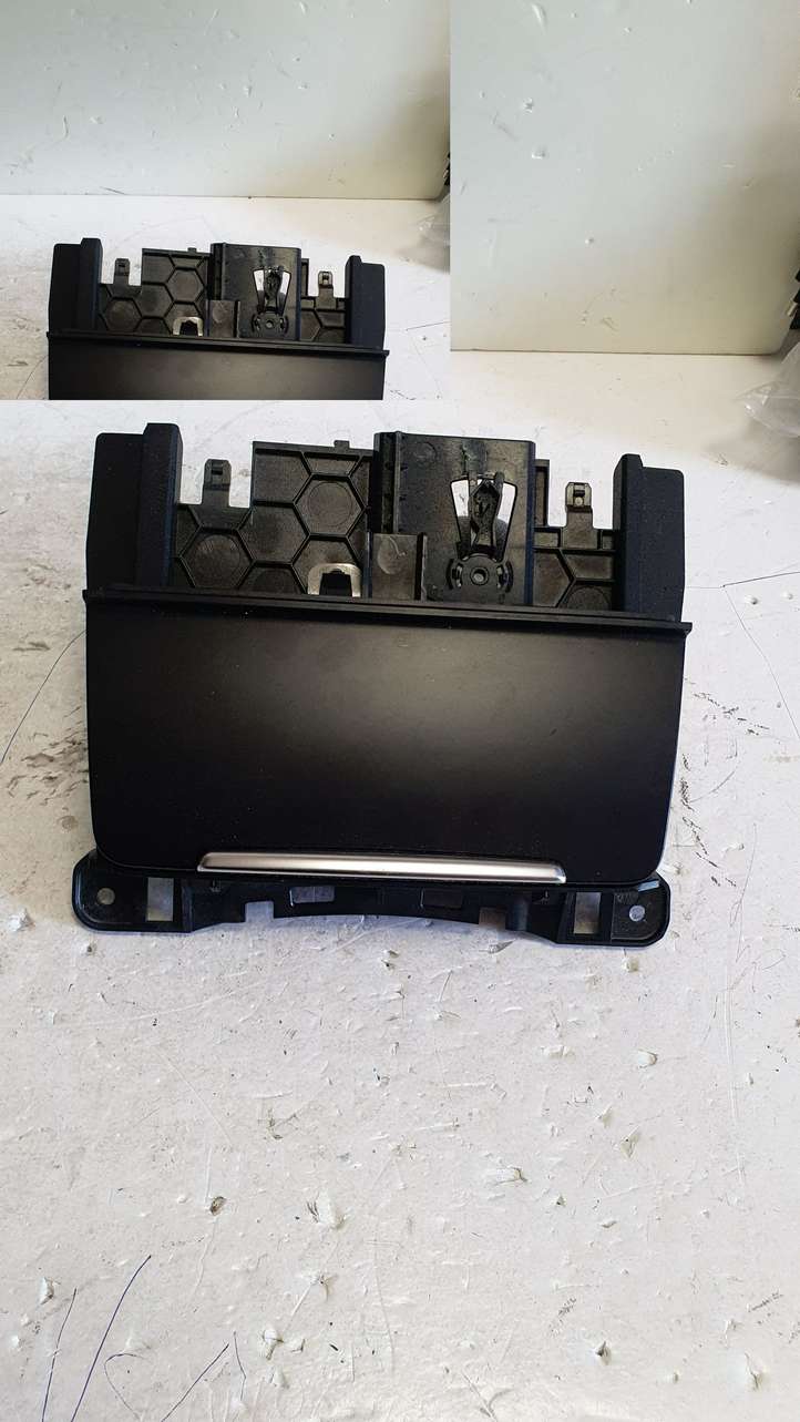 Audi A4 (2011 - 2015)  8K0857951C Пепельница