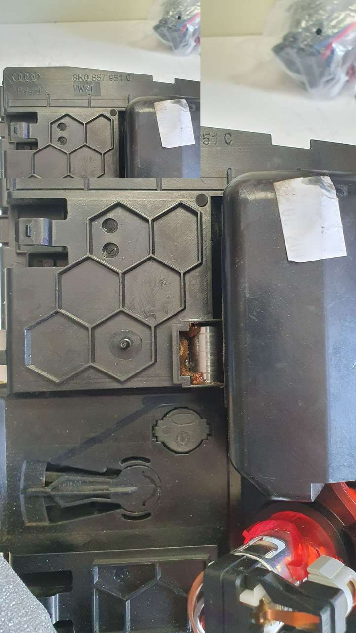 Audi A4 (2011 - 2015)  8K0857951C Пепельница