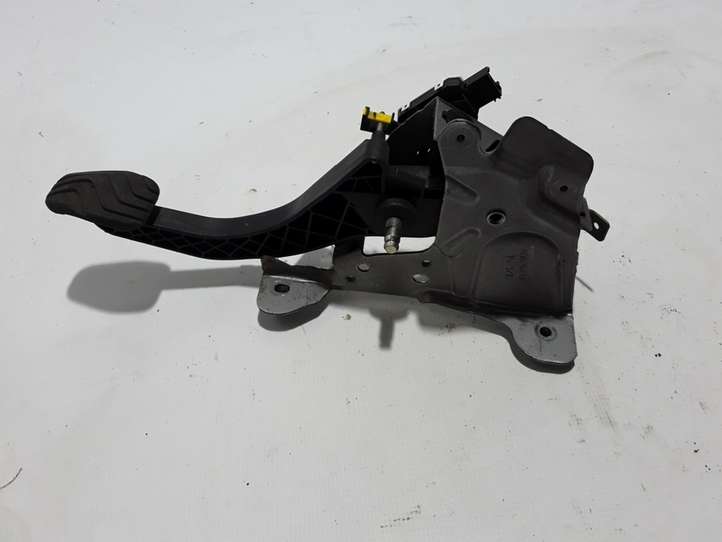 Nissan Qashqai (2013 - 2017)  465038803R Педаль сцепления