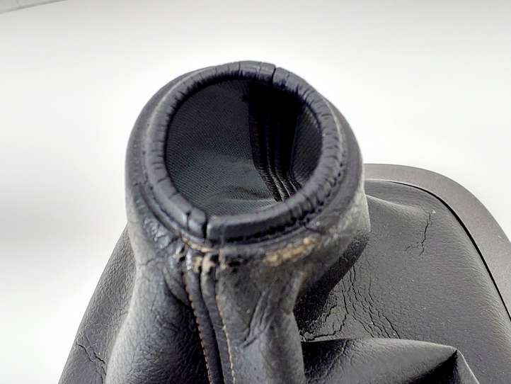 Toyota Auris 150 (2006 - 2012)  5884212140 Отделка рычага переключения передач (кожа, головка)