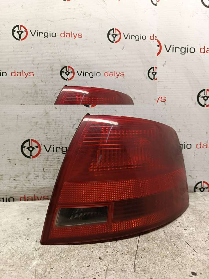 Audi A4 (2004 - 2009)  8E9945096E Задний фонарь в кузове