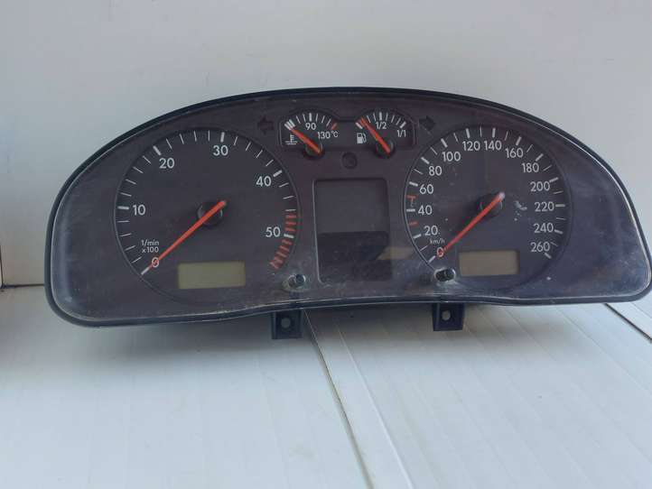 Volkswagen PASSAT B5 (1997 - 2000)  3B0920822A Спидометр (приборный щиток)