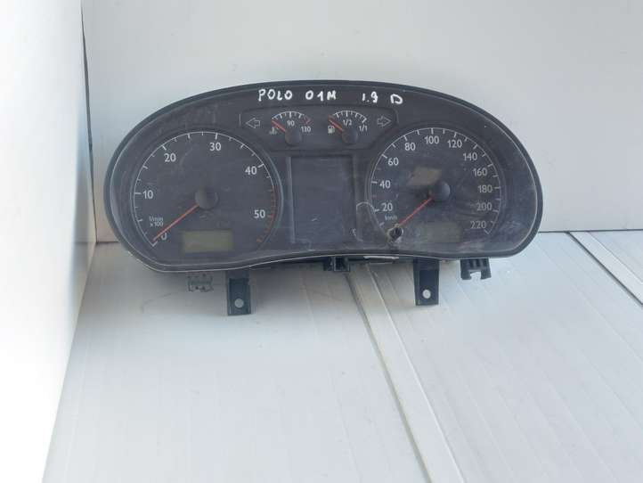 Volkswagen Polo (2005 - 2009)  6Q0920800E Спидометр (приборный щиток)