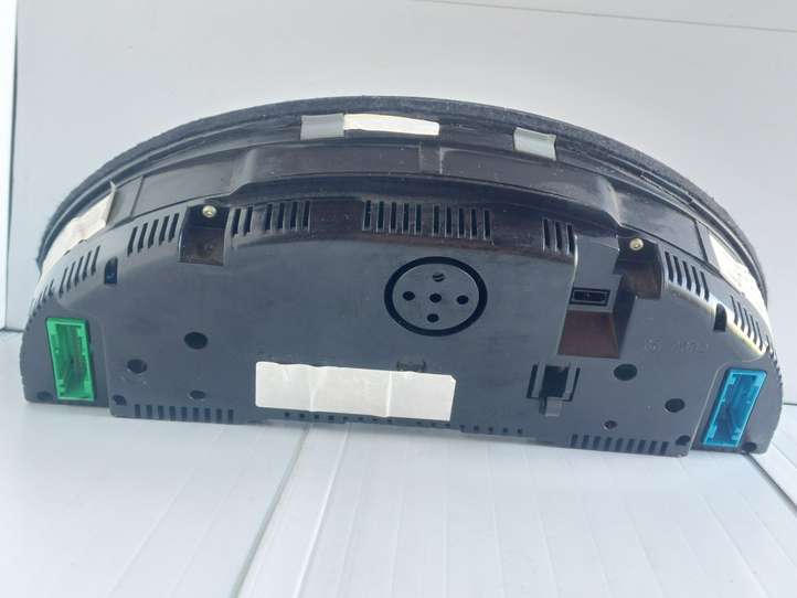 Audi A4 (2000 - 2006)  8E0920900G Спидометр (приборный щиток)