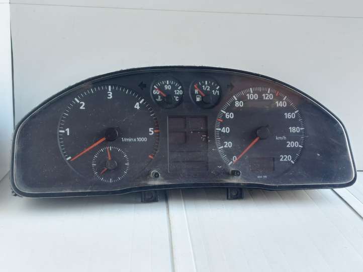Audi A4 (1999 - 2001)   Спидометр (приборный щиток)