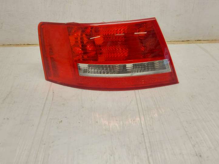 Audi A6 (2004 - 2008)  4F5945095D Задний фонарь в кузове