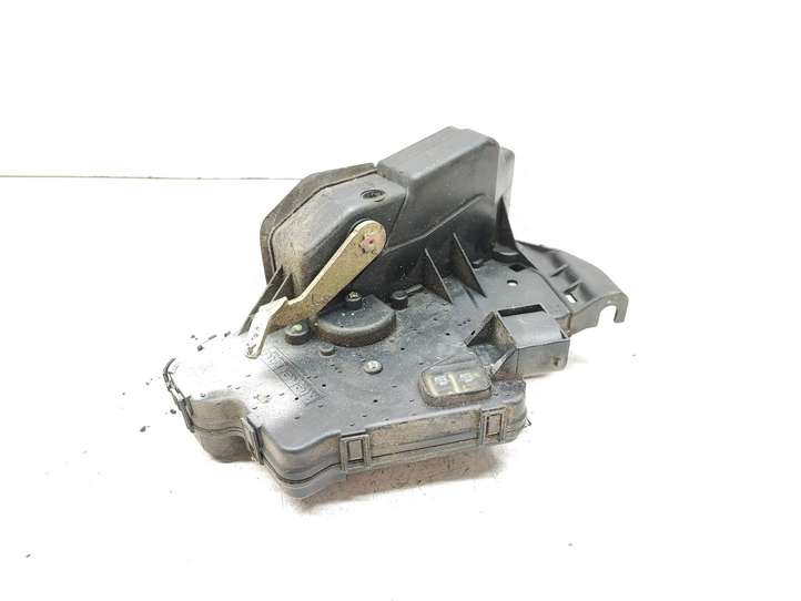 BMW 3 E46 (1998 - 2005)  6196033 Замок задней двери