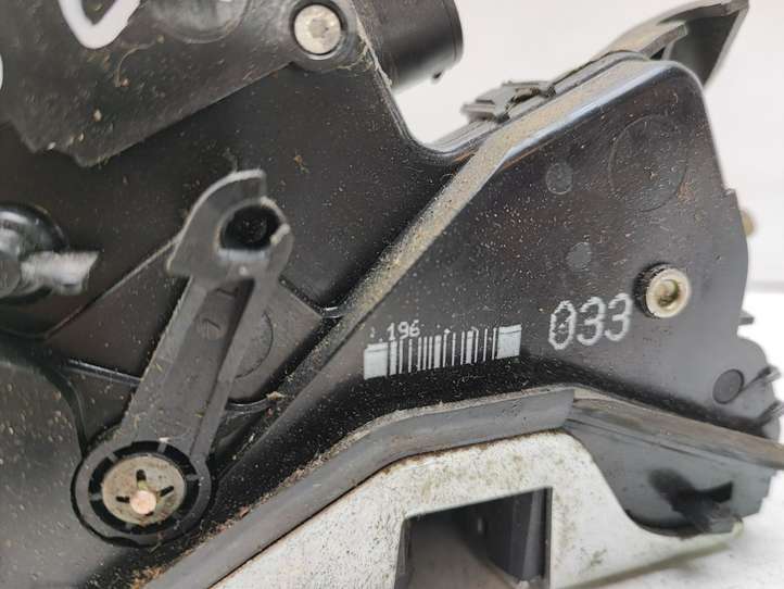 BMW 3 E46 (1998 - 2005)  6196033 Замок задней двери