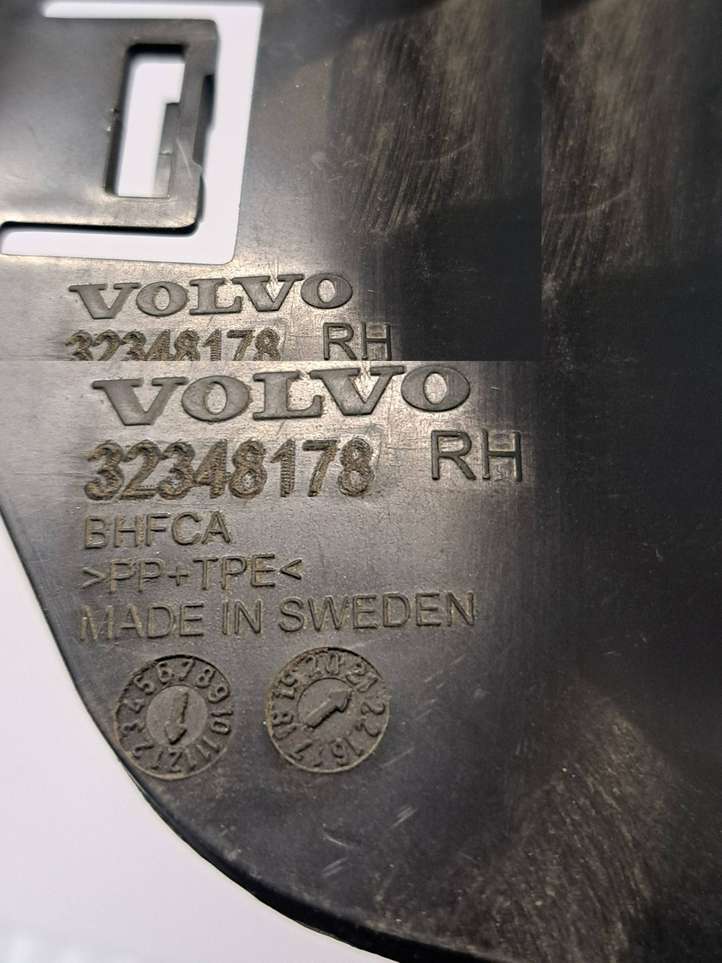 Volvo XC40 (2017 - )  32348178 Задний ремень безопасности