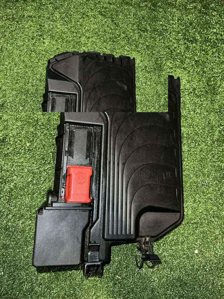 Mercedes-Benz CLA  C117,X117,W117 (2013 - 2019)  A2465400182 Крышка ящика предохранителей