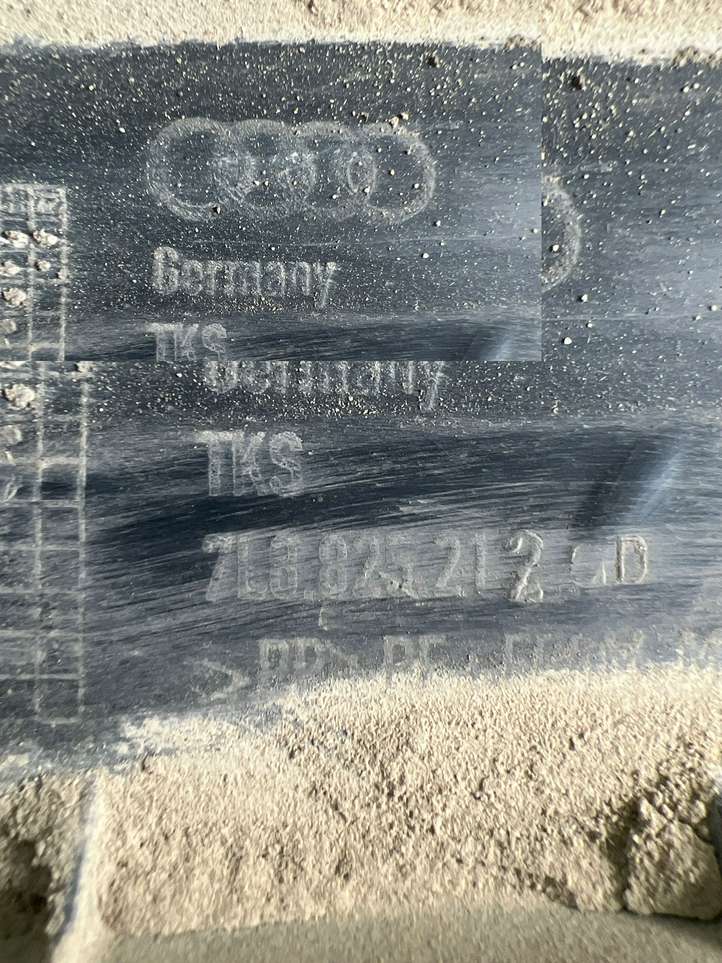 Audi Q7 (2009 - 2015)  7L8825212 Средняя защита дна