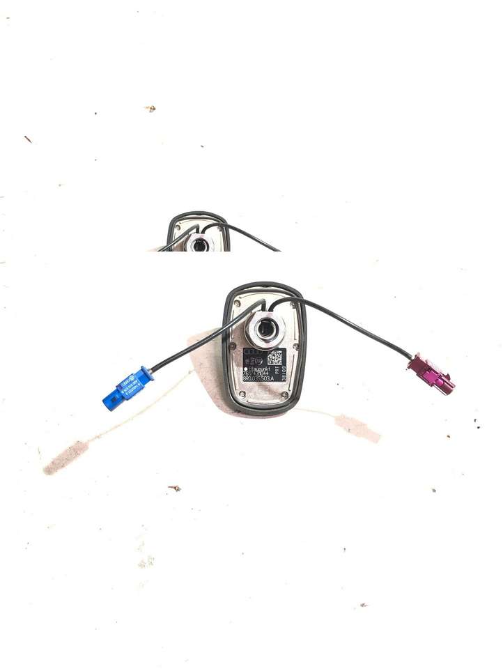 Audi Q5 (2008 - 2012)  8R0035503A Антенна (антенна GPS)