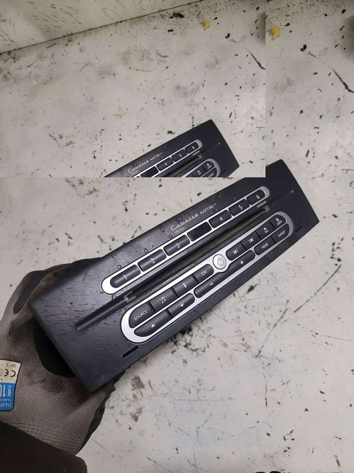 Renault Laguna (2005 - 2007)  8200205833 Радио/ проигрыватель CD/DVD / навигация